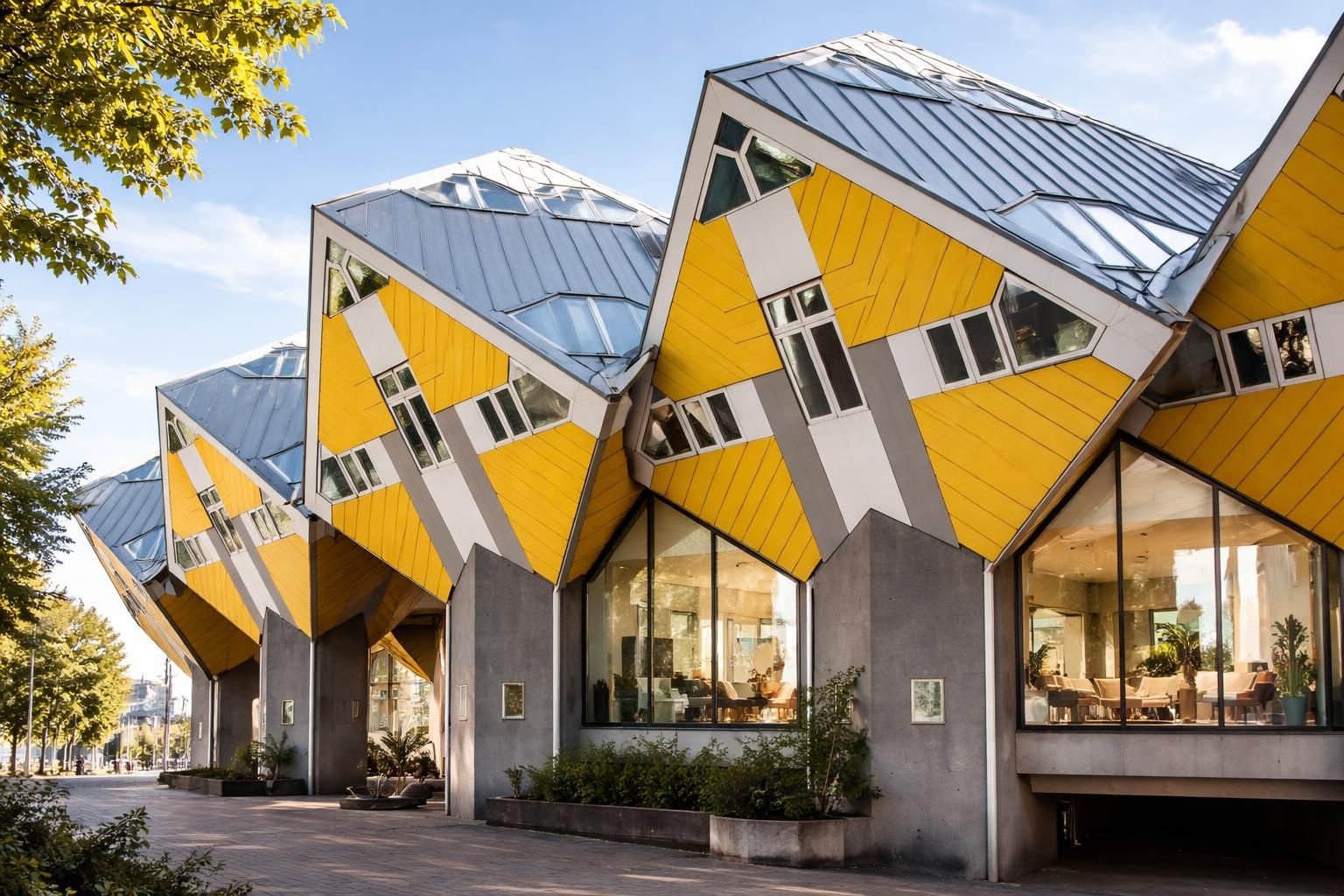 découvrez la maison cube à rotterdam, une architecture unique, et explorez son intérieur innovant lors de votre visite.