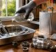 découvrez les utilisations de l'essence f pour nettoyer, dégraisser et bricoler efficacement. un guide pratique pour entretenir et restaurer vos surfaces avec ce produit polyvalent.