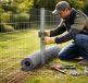 découvrez une méthode simple et efficace pour la pose de grillage souple, idéale pour sécuriser et délimiter votre jardin facilement.