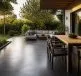 découvrez comment une terrasse en résine allie durabilité et esthétique, et informez-vous sur les prix au m2 pour un investissement malin et élégant.